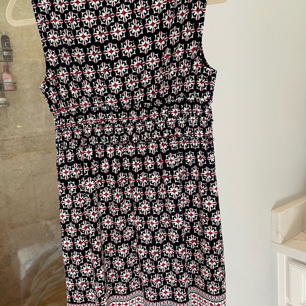 Black and Red Patterned Sleeveless Dress